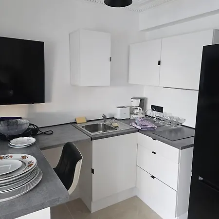 Sea View Apartment *